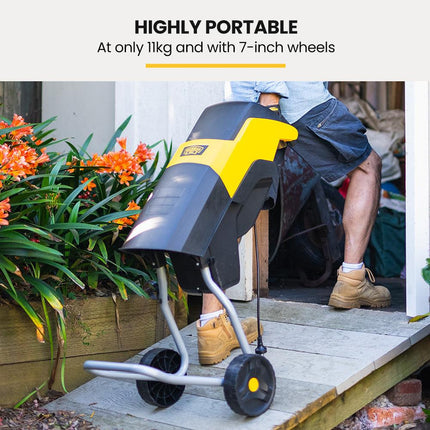 MICHIGAN 2400W Electric Garden Mulcher Shredder, Portable Wood Chipper, Push Stick, 40L Collection Bag.