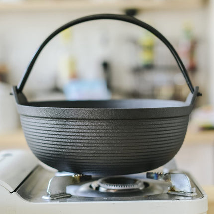 29cm Cast Iron Sukiyaki Iron Pot Japanese Shabu Shabu Pot Pan Stockpot Wooden Lid Home Camping Picnic.
