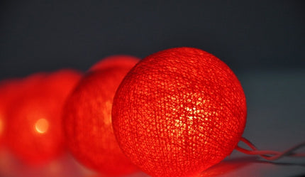 1 Set of 20 LED Red 5cm Cotton Ball Battery Powered String Lights Christmas Gift Home Wedding Party Bedroom Decoration Outdoor Indoor Table Centrepiece.