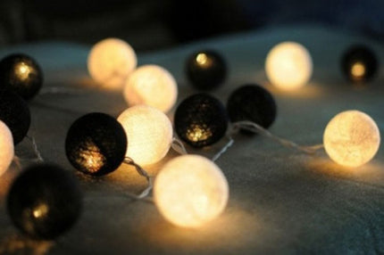 1 Set of 20 LED Black White 5cm Cotton Ball Battery Powered String Lights Xmas Gift Home Wedding Party Bedroom Decoration Outdoor Indoor Table Centrepiece.
