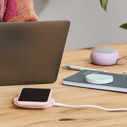 Electronics > Battery Chargers & Power > Power Banks & Chargers.