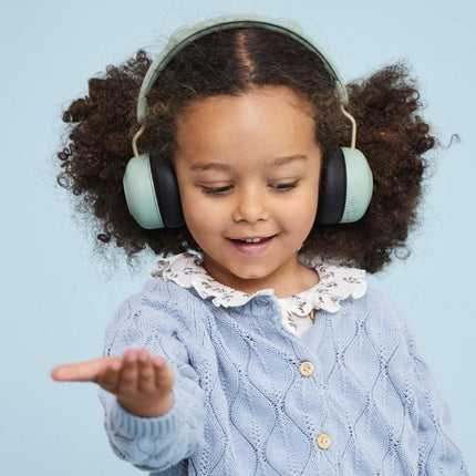 Electronics > Headphones and Earphones > Over Ear Headphones.