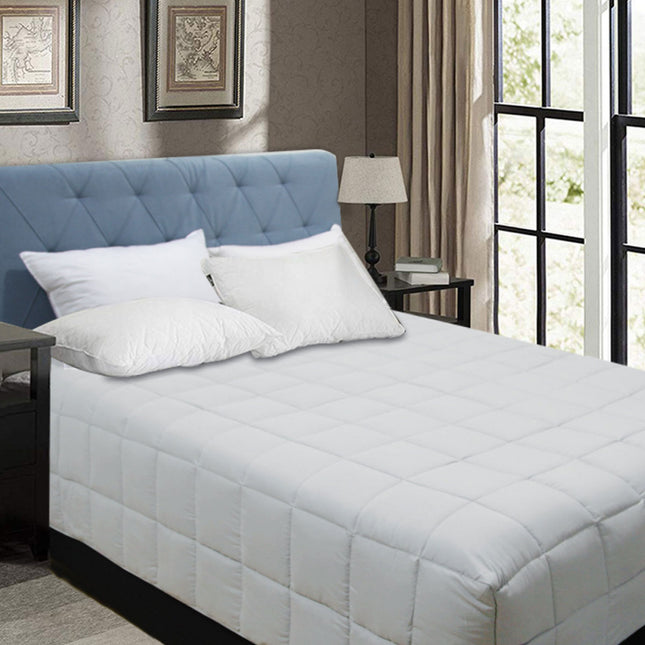 Shangri La Bamboo Blend Microfiber Box End Quilt Silver Queen.