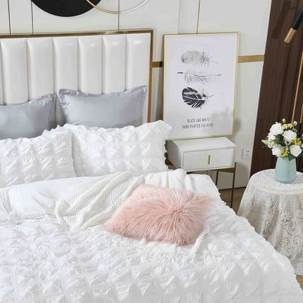 Ruffles Textured Jacquard Super King Size white Duvet Quilt Cover Set.