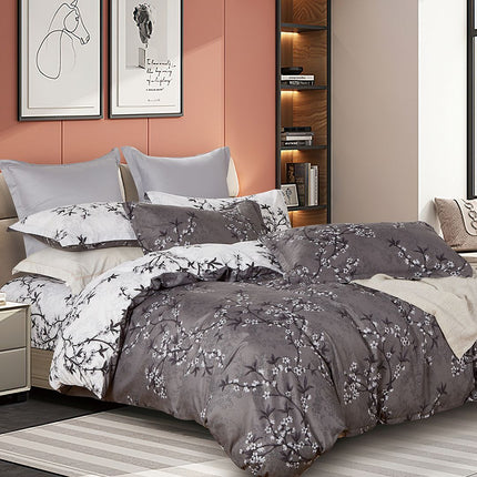 Iyanu Queen Size Quilt/Duvet Cover Set.
