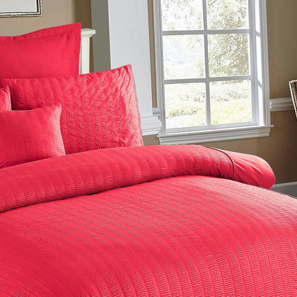 Seersucker King Size Quilt/Duvet Cover Set - Red.