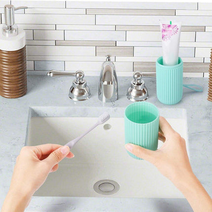 Travel Toothbrush and Toothpaste Holder Portable Bathroom Storage Box Case Cover - Green.