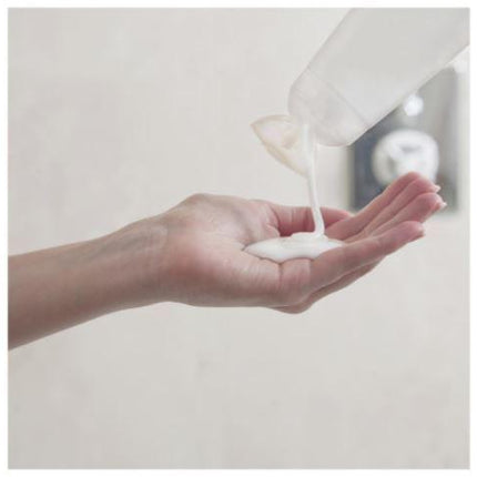 Dove 320mL Shampoo Nourishing Moisture For Normal To Dry Hair.