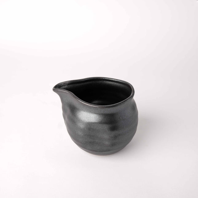 Pourer 410ml Metallic Black.