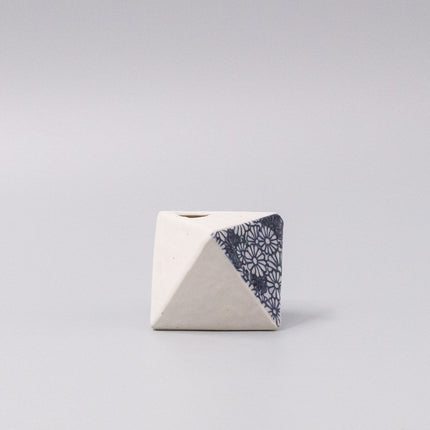 Vase Triangular White Chrysanthemum 130ml.