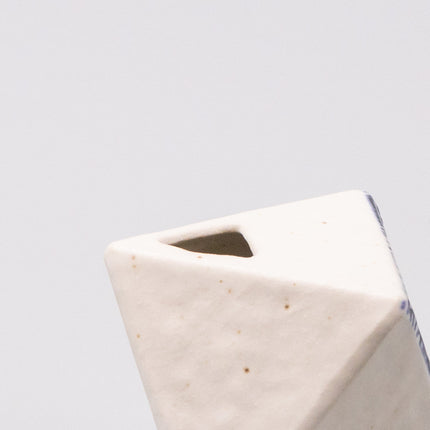 Vase Triangular White Chrysanthemum 130ml.
