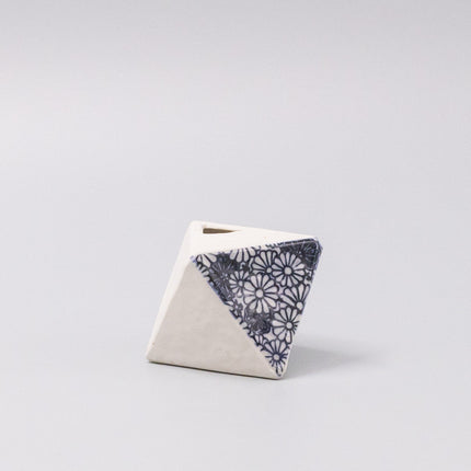 Vase Triangular White Chrysanthemum 130ml.