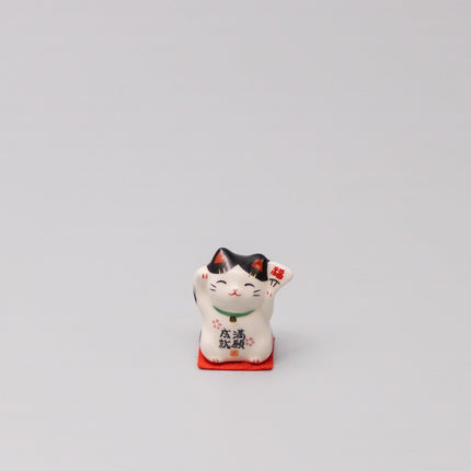 Okimono Victory Lucky Cat.