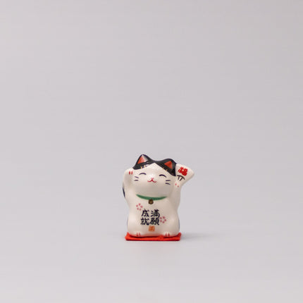 Okimono Victory Lucky Cat.
