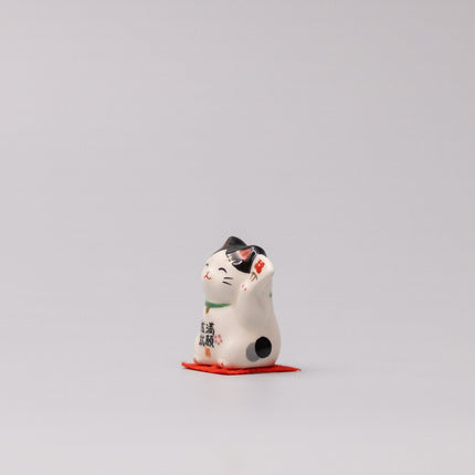Okimono Victory Lucky Cat.