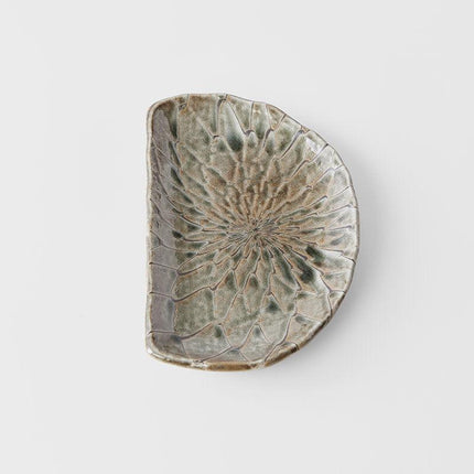 Plate D Shaped 21cm Moss Net Design.