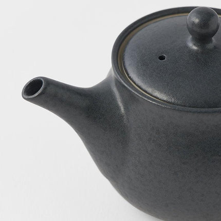 Teapot 400ml Matte Black Glaze.