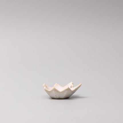 Sauce Dish Maple Leaf 6cm Ivory Fleck.