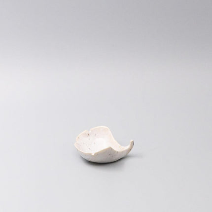 Gingko Leaf Sauce Dish 30ml Ivory Fleck.