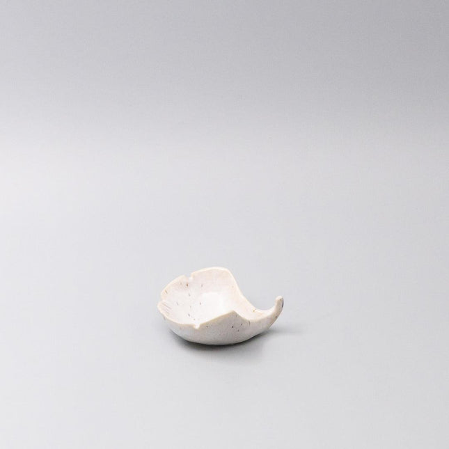 Gingko Leaf Sauce Dish 30ml Ivory Fleck.
