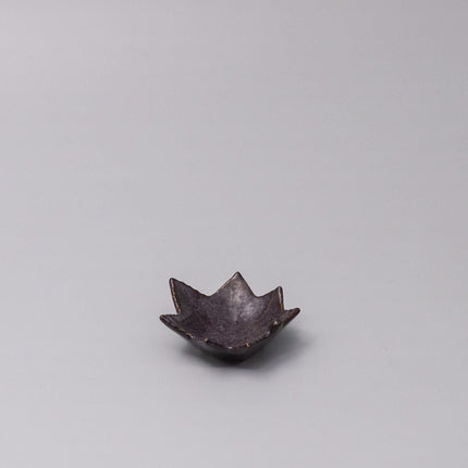 Sauce Dish Maple Leaf 6cm Rasin.