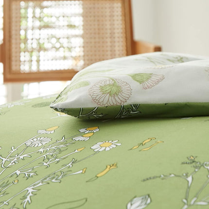 Vintage Delicate green bloom 3 Pc Comforter & Pillow Cover Set.