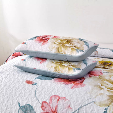 Vibrant Quilted Bedspread and Pillowcases Set: Add Color and Comfort to Your Space - Queen size.