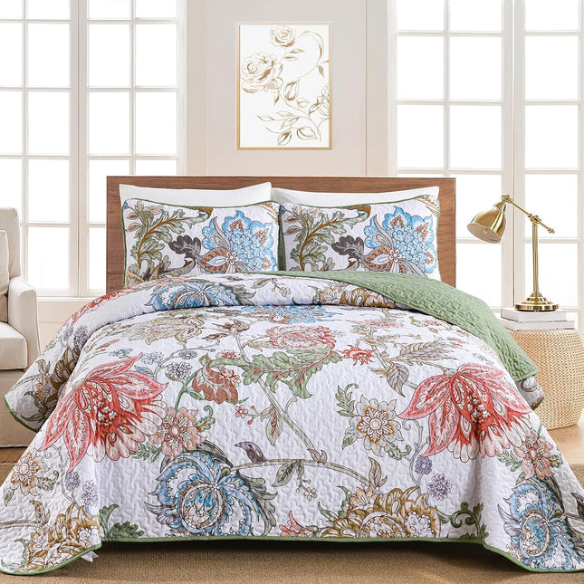 Warm and Inviting Quilted Bedspread and Pillowcases Set: Designed for Relaxation - Queen size.