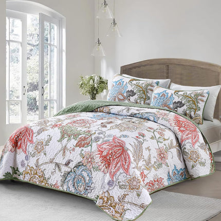 Warm and Inviting Quilted Bedspread and Pillowcases Set: Designed for Relaxation - Queen size.