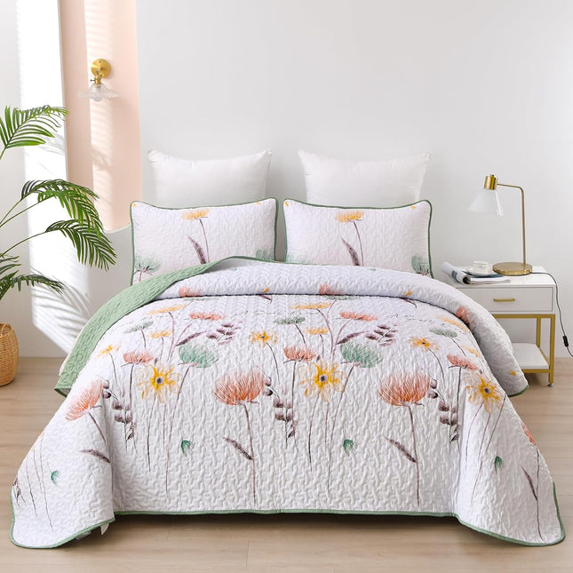 Intricate Quilted Coverlet and Pillowcases Set: A Work of Art for Your Bedroom - Queen size.