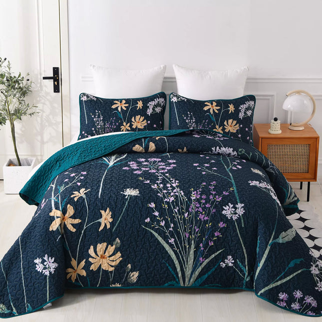 Abstract Quilted coverlet and pillowcovers set: Unique and Artistic - Queen size.