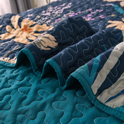 Abstract Quilted coverlet and pillowcovers set: Unique and Artistic - Queen size.
