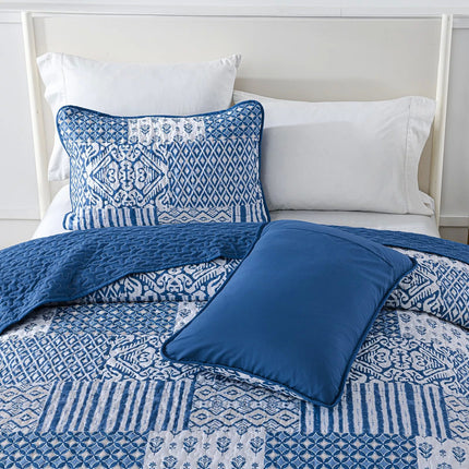 Blissful Quilted bedspread and pillowcovers set: Relax in Style - Queen size.