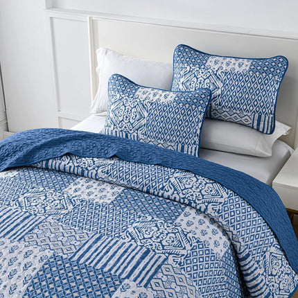 Blissful Quilted bedspread and pillowcovers set: Relax in Style - Queen size.