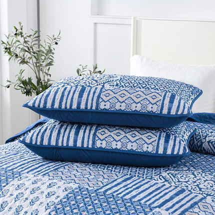 Blissful Quilted bedspread and pillowcovers set: Relax in Style - Queen size.