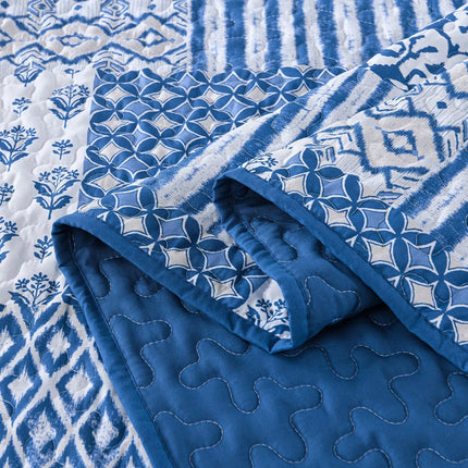 Blissful Quilted bedspread and pillowcovers set: Relax in Style - Queen size.