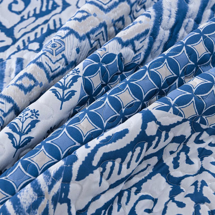 Blissful Quilted bedspread and pillowcovers set: Relax in Style - Queen size.
