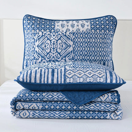 Blissful Quilted bedspread and pillowcovers set: Relax in Style - Queen size.