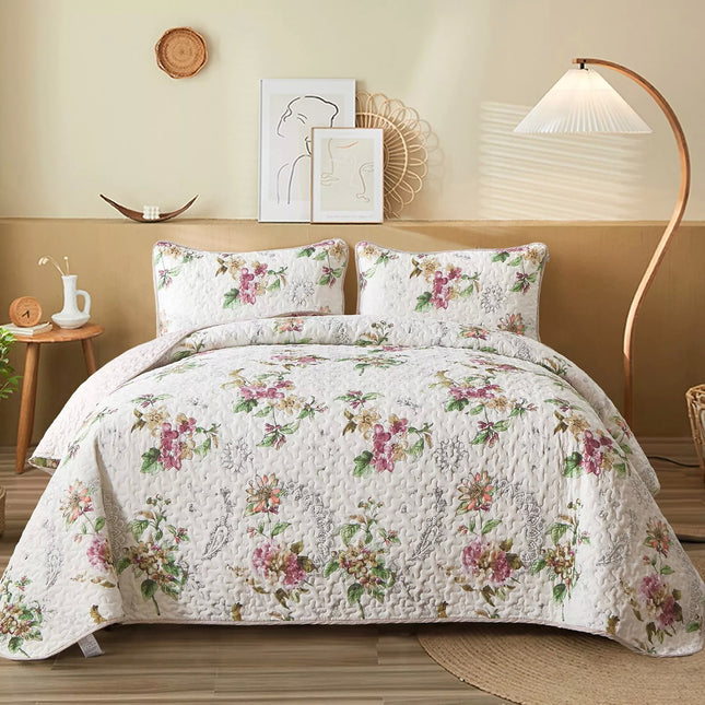 Artisan Quilted Coverlet and Pillowcases Set: A Masterpiece for Your Bed - Queen size.