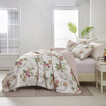 Artisan Quilted Coverlet and Pillowcases Set: A Masterpiece for Your Bed - Queen size.