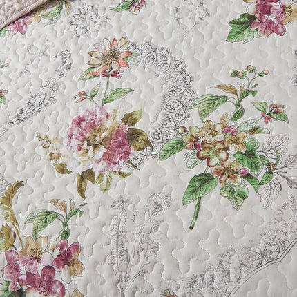 Artisan Quilted Coverlet and Pillowcases Set: A Masterpiece for Your Bed - Queen size.