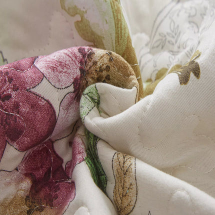 Artisan Quilted Coverlet and Pillowcases Set: A Masterpiece for Your Bed - Queen size.