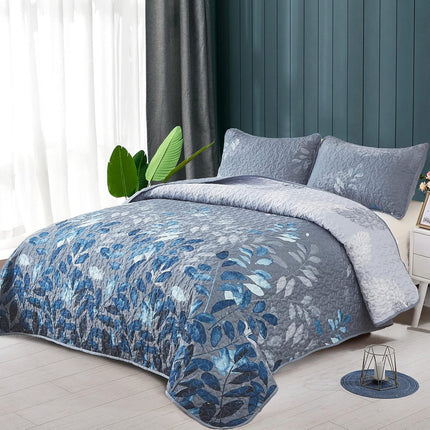 Nostalgic Quilted coverlet and pillowcovers set: Classic and Timeless - Queen size.