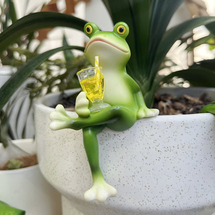 2 Pcs Green Realistic Frog with Legs Crossed Pot Hanger - Glass Fish Tank Edge Decor, Outdoor Garden Animal Ornament, Hanging Planter Decoration.