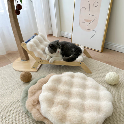 Beige Plush Round Cat Mat - Soft Faux Fur Sleeping Pad (40cm Diameter).