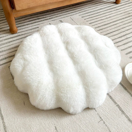 White Plush Round Cat Mat - Soft Faux Fur Sleeping Pad (40cm Diameter).