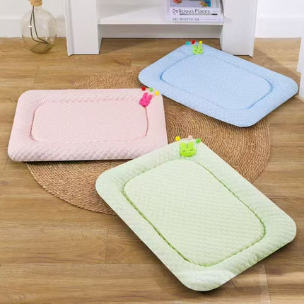 Green Breathable Cooling Pet Mat - Ice Bean Summer Bed for Small Dogs (L : 50x65cm).