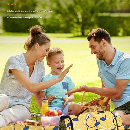 Waterproof Foldable Picnic Blanket with Bear Print -200x200cm.
