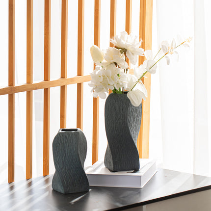 Grey Abstract Twisted Ceramic Vase - Artistic Minimalist Flower Holder for Home Decor (20x10x10cm).