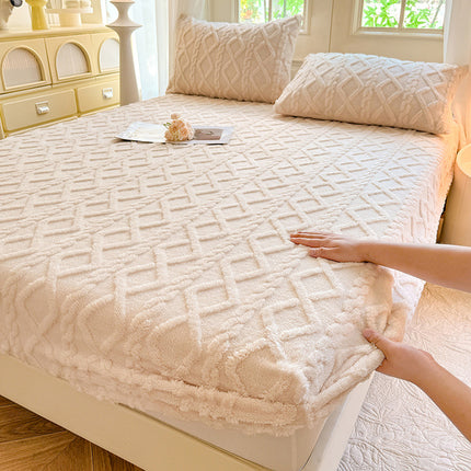 Beige Ultra Soft Plush Fitted Sheet - Winter Warm Plush Bed Sheet Embossed Diamond Pattern (150x200cm).